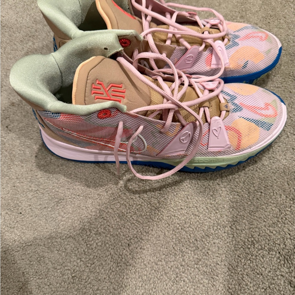 Men’s Nike basketball Kyrie 7